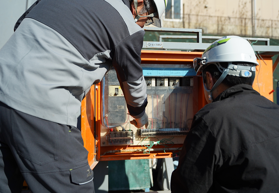 《機械オペレーター》